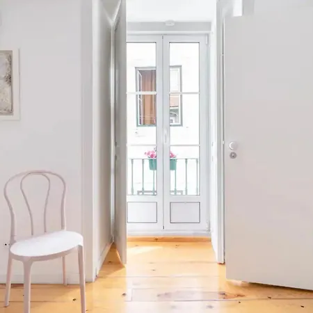 Apartment 2br Terrace W Ac - Time Out Market | By Airnest